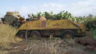 Брошенные военные автомобили в Эритрее